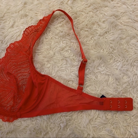 lacy red Triumph bra 🌹 - Picture 7 of 9